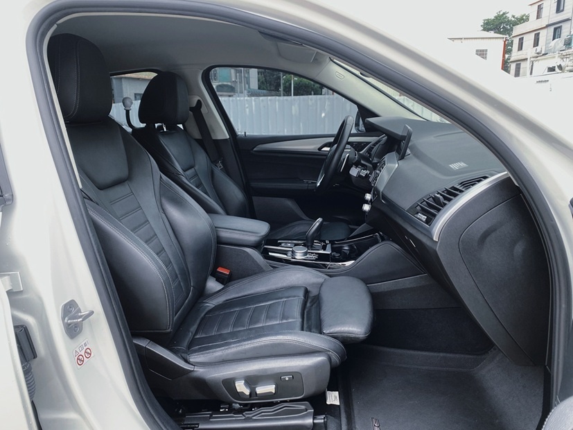 2021式 X4 xDrive20i 白金領航版 選配M款運動套件 全數位液晶儀錶 抬頭顯示 HK音響 5AT全智慧駕駛  第13張相片
