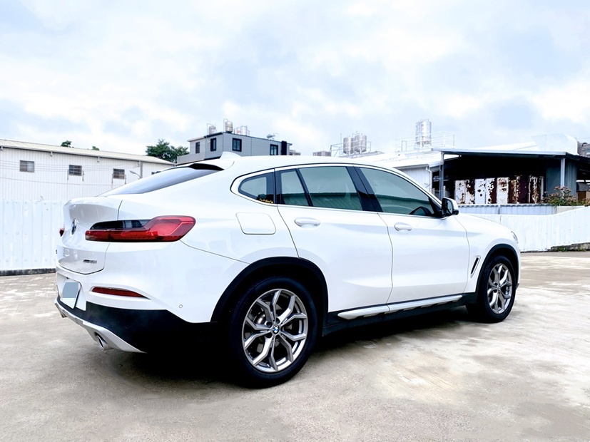 2021式 X4 xDrive20i 白金領航版 選配M款運動套件 全數位液晶儀錶 抬頭顯示 HK音響 5AT全智慧駕駛  第19張相片
