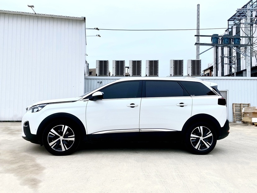 2020 5008 1.5 BlueHDi Allure 市場稀有釋出！全新第二代 法式優雅美學 5+2 SUV  第4張相片