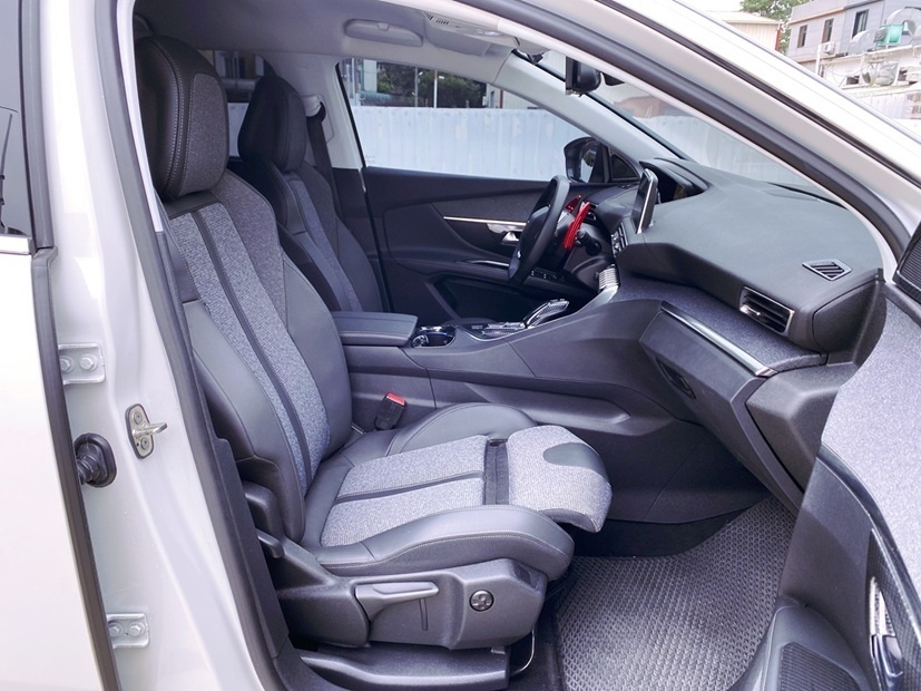2020 5008 1.5 BlueHDi Allure 市場稀有釋出！全新第二代 法式優雅美學 5+2 SUV  第11張相片