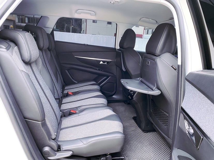 2020 5008 1.5 BlueHDi Allure 市場稀有釋出！全新第二代 法式優雅美學 5+2 SUV  第13張相片