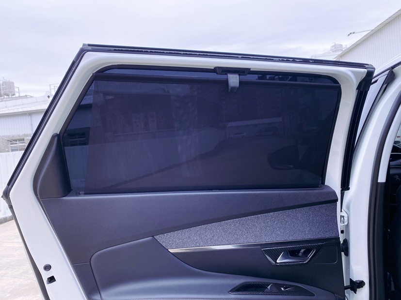 2020 5008 1.5 BlueHDi Allure 市場稀有釋出！全新第二代 法式優雅美學 5+2 SUV  第14張相片