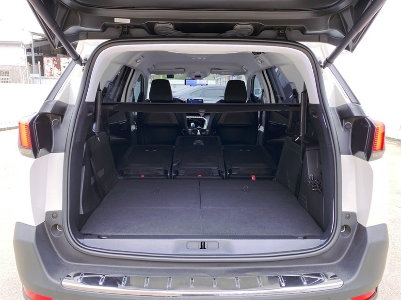 2020 5008 1.5 BlueHDi Allure 市場稀有釋出！全新第二代 法式優雅美學 5+2 SUV  第16張相片