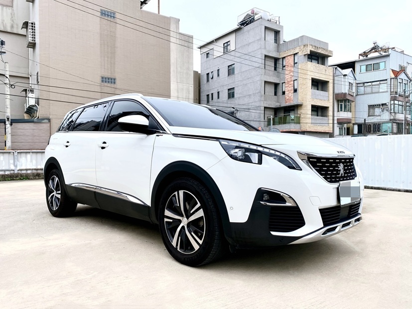 2020 5008 1.5 BlueHDi Allure 市場稀有釋出！全新第二代 法式優雅美學 5+2 SUV  第18張相片