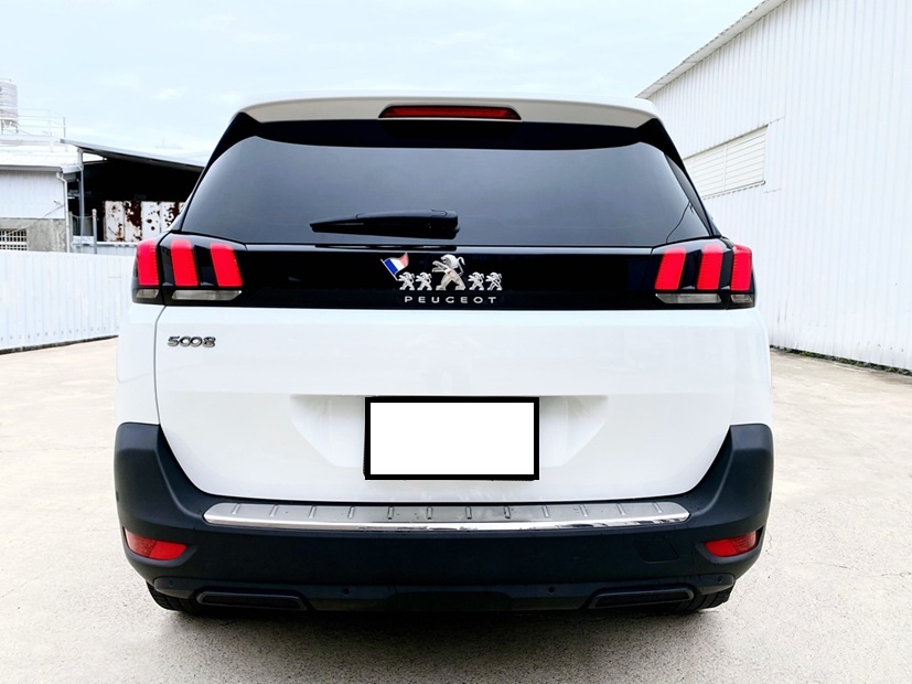 2020 5008 1.5 BlueHDi Allure 市場稀有釋出！全新第二代 法式優雅美學 5+2 SUV  第20張相片