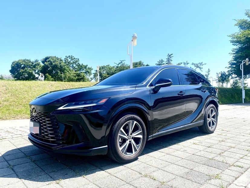 全新第五代大改款 超低里程 僅跑1萬 完全新車車況 原廠升級360環景 原廠保固中！  第2張相片