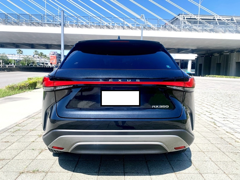 全新第五代大改款 超低里程 僅跑1萬 完全新車車況 原廠升級360環景 原廠保固中！  第19張相片