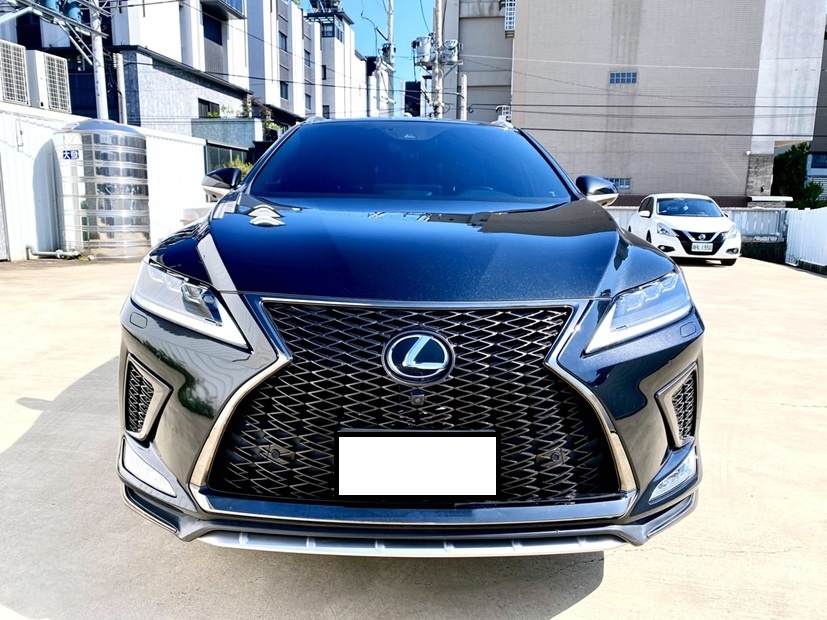 2021 RX300 F Sport 三眼式LED頭燈 全數位儀錶 跑車化座椅 20吋燻黑鋁圈 全景天窗  第1張相片