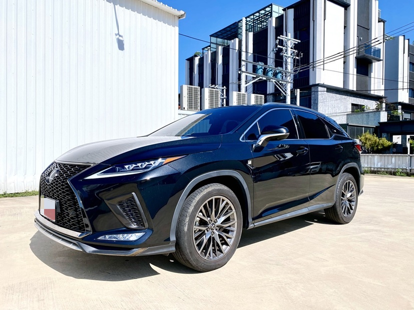 2021 RX300 F Sport 三眼式LED頭燈 全數位儀錶 跑車化座椅 20吋燻黑鋁圈 全景天窗  第2張相片