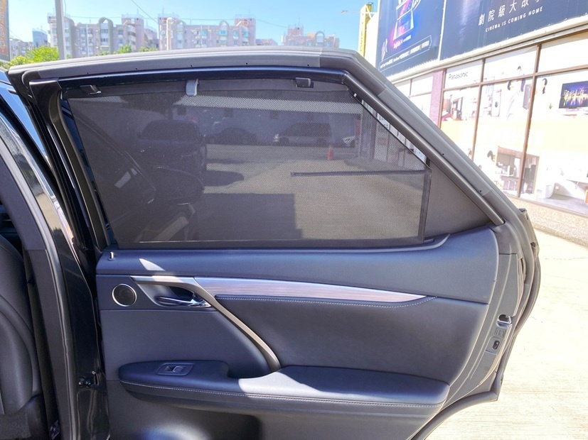 2021 RX300 F Sport 三眼式LED頭燈 全數位儀錶 跑車化座椅 20吋燻黑鋁圈 全景天窗  第14張相片