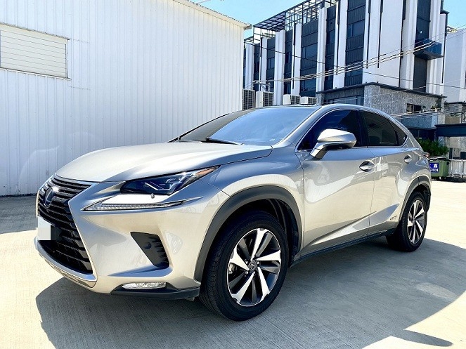 2020 NX300h 旗艦版 全新小改款 三眼式LED頭燈 全景天窗 冷熱通風座椅 CarPlay  第2張相片