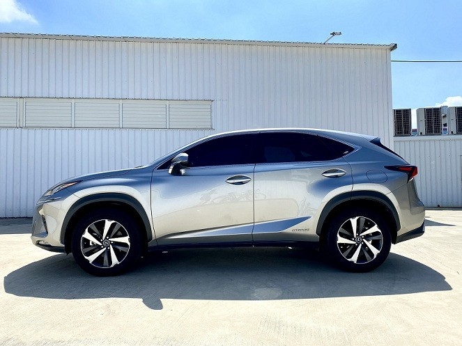 2020 NX300h 旗艦版 全新小改款 三眼式LED頭燈 全景天窗 冷熱通風座椅 CarPlay  第4張相片