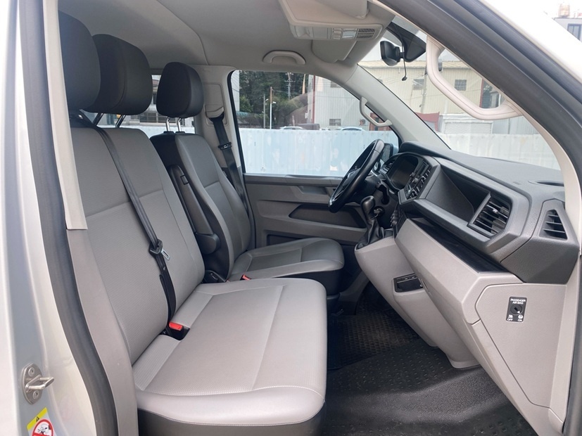 2022 VW T6.1 Caravelle 150p 3+3+3 長軸9人座 旅遊商務首選！  第8張相片