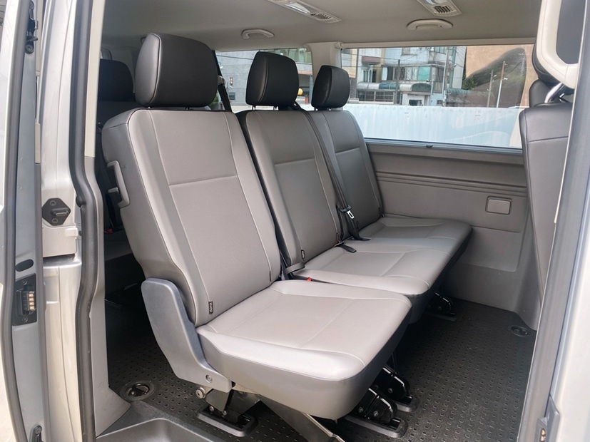2022 VW T6.1 Caravelle 150p 3+3+3 長軸9人座 旅遊商務首選！  第9張相片