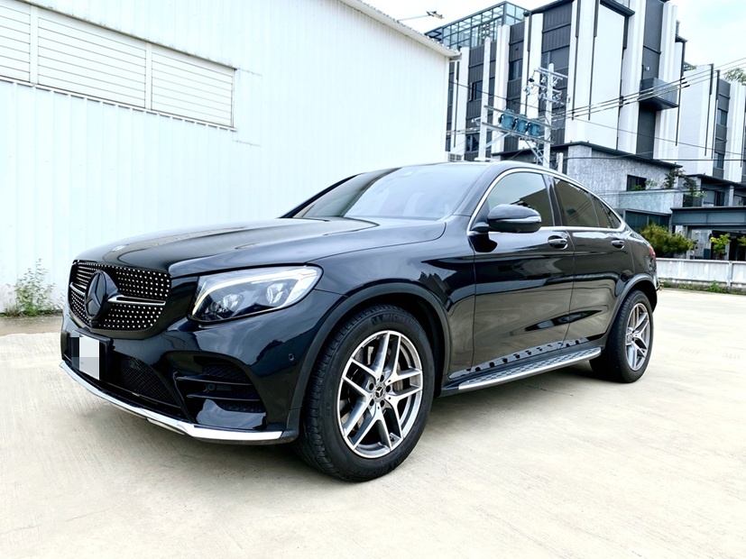 GLC250 Coupe 運動版 賓士總代理 AMG運動套件 選配23P自動跟車 柏林之音 車側踏板 360環景  第2張相片