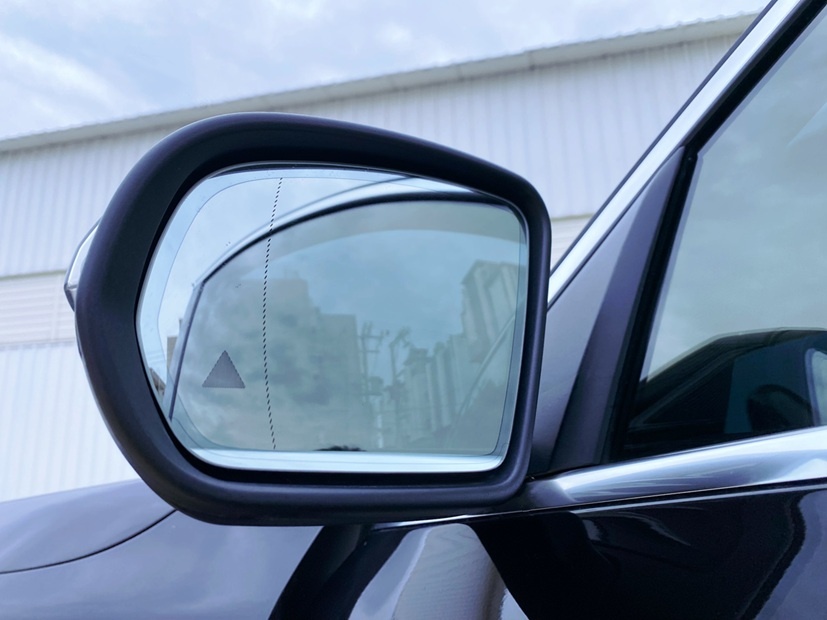 GLC250 Coupe 運動版 賓士總代理 AMG運動套件 選配23P自動跟車 柏林之音 車側踏板 360環景  第3張相片