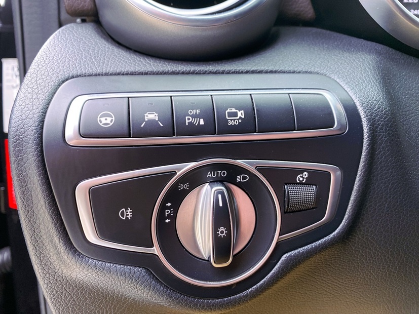 GLC250 Coupe 運動版 賓士總代理 AMG運動套件 選配23P自動跟車 柏林之音 車側踏板 360環景  第10張相片