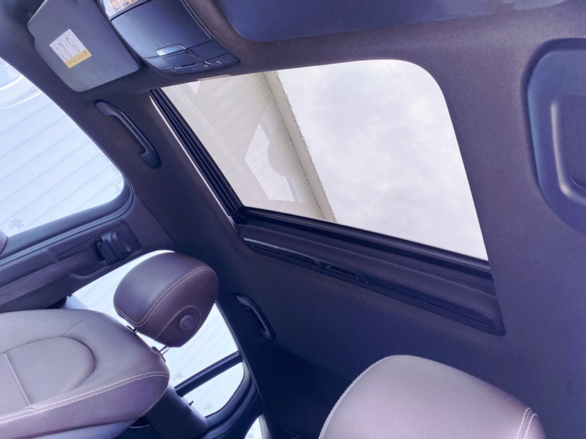 GLC250 Coupe 運動版 賓士總代理 AMG運動套件 選配23P自動跟車 柏林之音 車側踏板 360環景  第13張相片