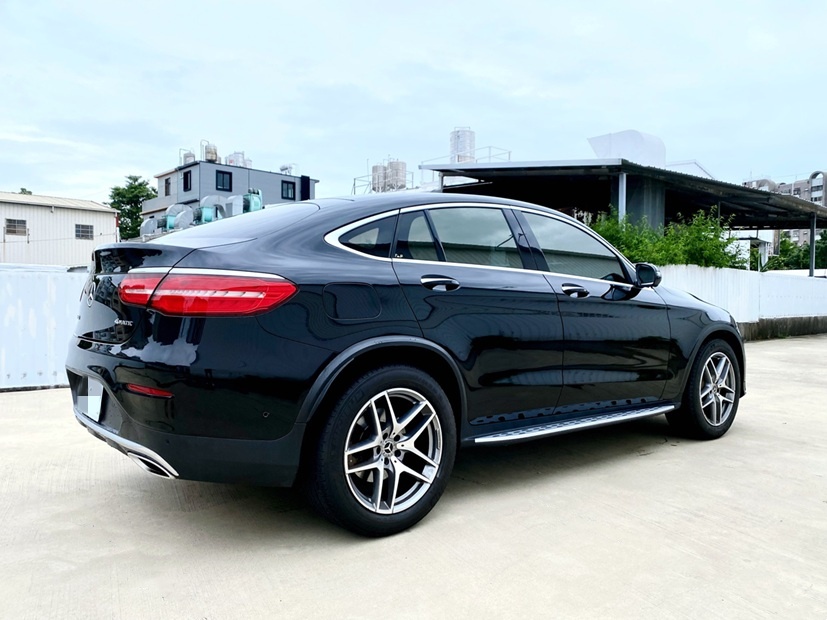 GLC250 Coupe 運動版 賓士總代理 AMG運動套件 選配23P自動跟車 柏林之音 車側踏板 360環景  第19張相片