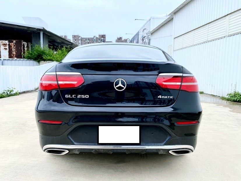 GLC250 Coupe 運動版 賓士總代理 AMG運動套件 選配23P自動跟車 柏林之音 車側踏板 360環景  第20張相片