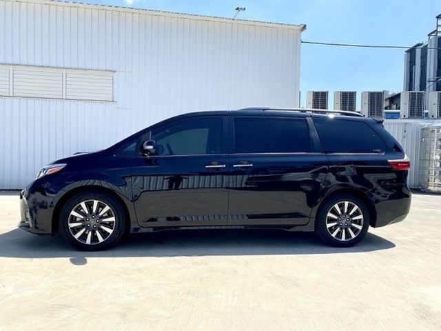 TOYOTA豐田 SIENNA  第2張相片