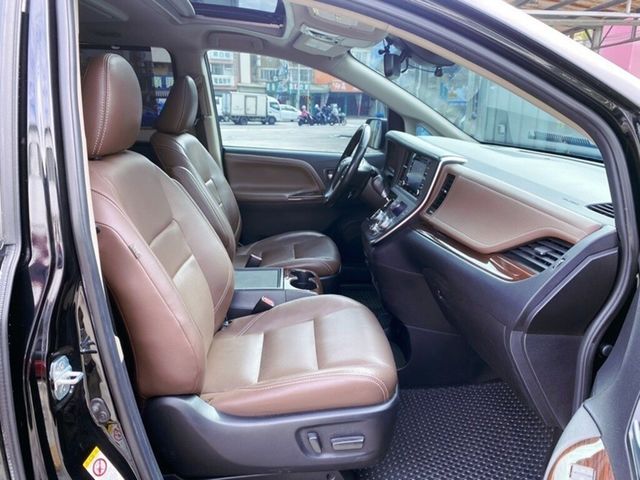 TOYOTA豐田 SIENNA  第11張相片