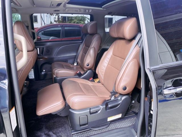 TOYOTA豐田 SIENNA  第14張相片
