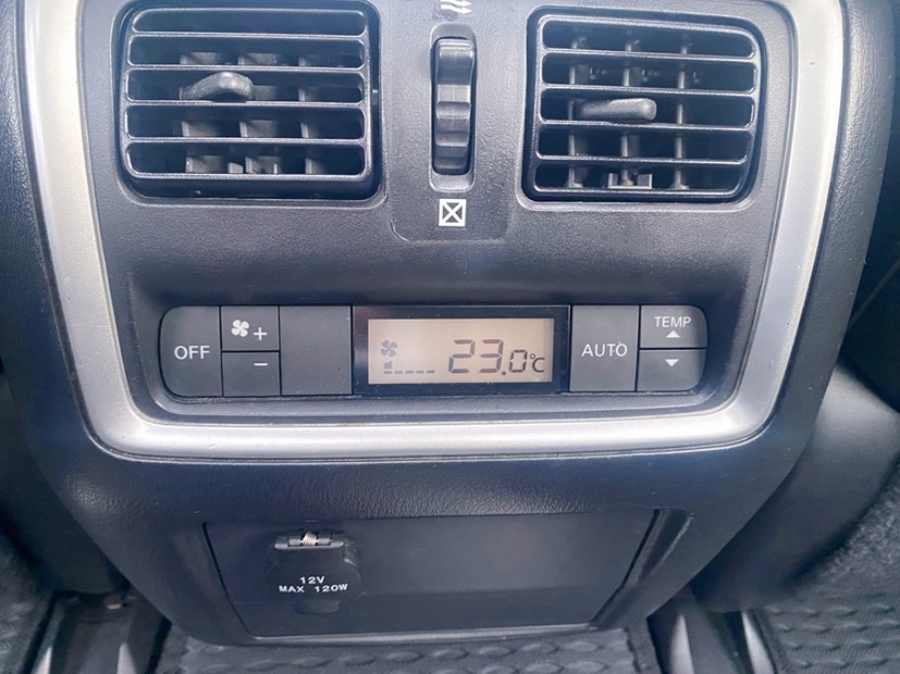 福利標釋出！2013 JX35 AWD 旗艦款 全程原廠保養 原鈑件無待修 車況保證！  第14張相片
