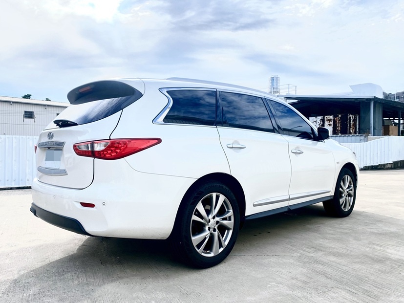 福利標釋出！2013 JX35 AWD 旗艦款 全程原廠保養 原鈑件無待修 車況保證！  第19張相片