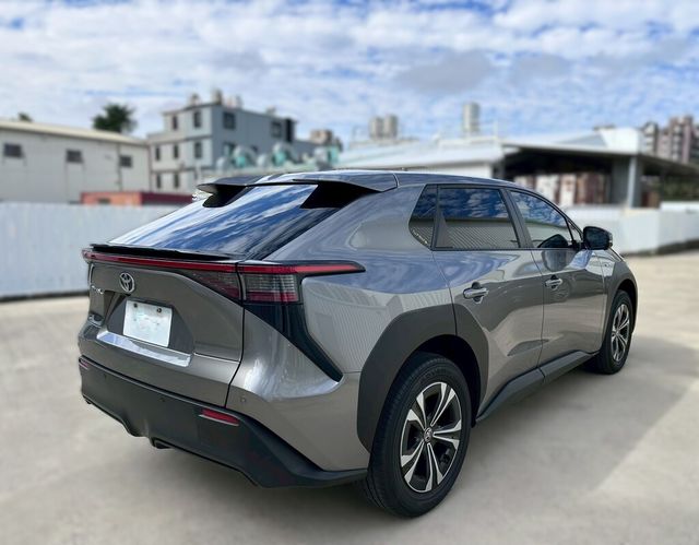 TOYOTA豐田 BZ4X  第2張相片