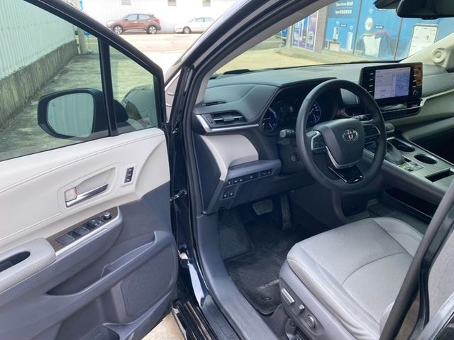 TOYOTA豐田 SIENNA  第6張相片