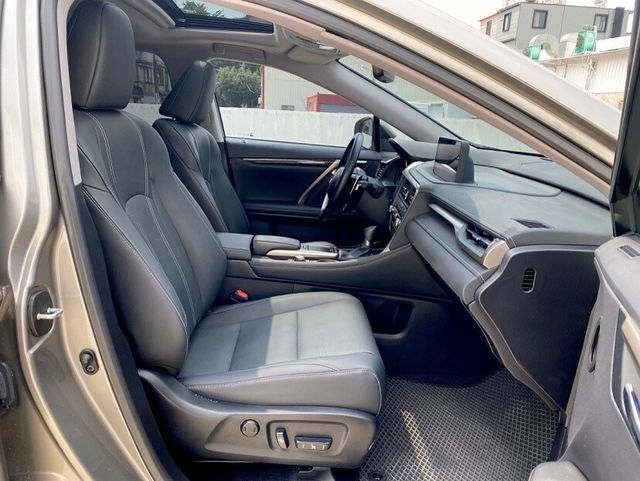 LEXUS凌志 RX300  第7張相片