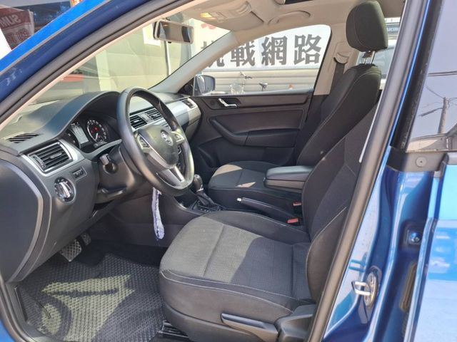 2015年 SKODA Rapid 1.4tsi  掀背車 (實際配備以現場實車為準)  第6張相片