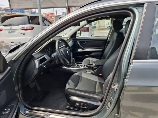 2010年 BMW 320D Touring  柴油旅行車 (實際配備以現場實車為準)  第7張相片