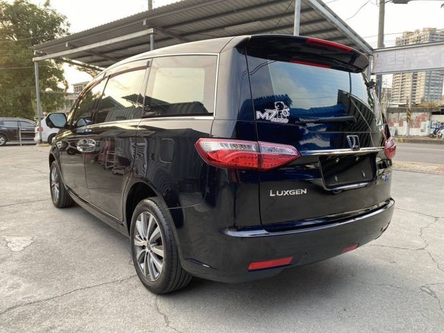 2015年 M7 Turbo 旗艦型  廂型休旅車(實際配備以現場實車為準)  第2張相片