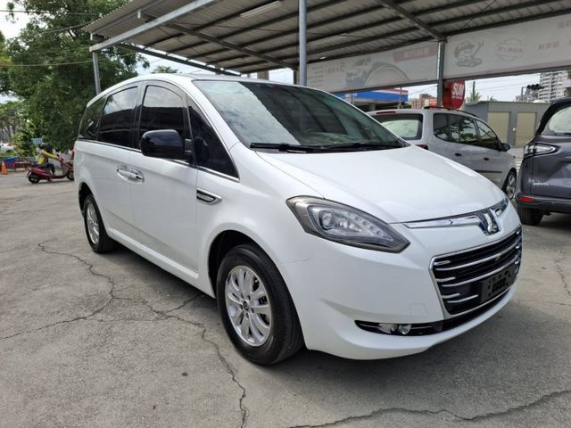 2015年 M7 ECO 小改款8人座  精緻型 廂式休旅車 (實際配備以現場實車為準)  第2張相片