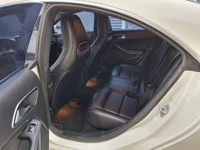2013年 BENZ CLA250  渦輪增壓  新世代轎跑 (實際配備以現場實車為準)  第8張相片