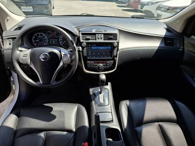 2020年 TIIDA 1.6 旗艦版 五門掀背車(實際配備以現場實車為準)  第8張相片