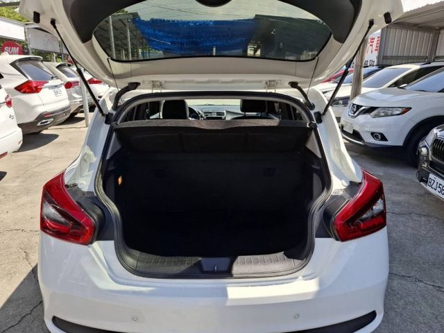 2020年 TIIDA 1.6 旗艦版 五門掀背車(實際配備以現場實車為準)  第10張相片