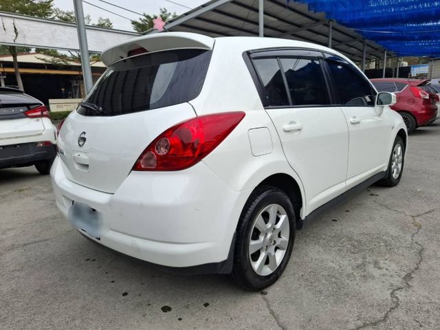 2010年 TIIDA 1.8 五門掀背代步車(實際配備以現場實車為準)  第3張相片