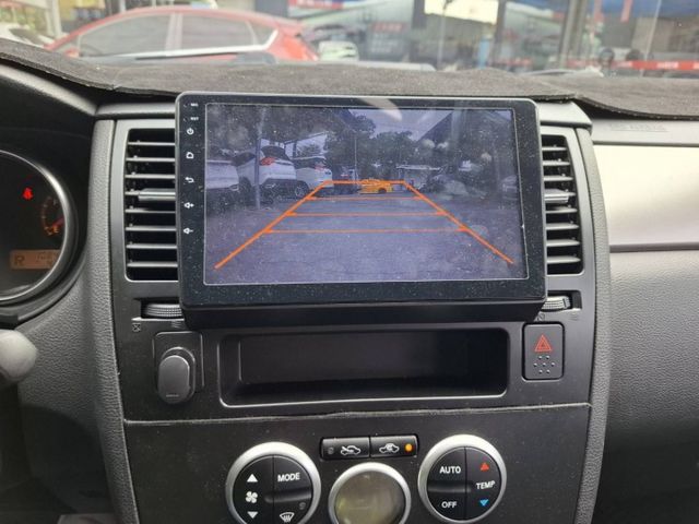 2010年 TIIDA 1.8 五門掀背代步車(實際配備以現場實車為準)  第7張相片