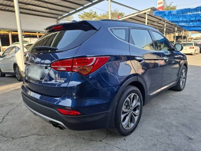 2014年 Santa Fe 2.2 4WD 運動休旅車(實際配備以現場實車為準)  第4張相片