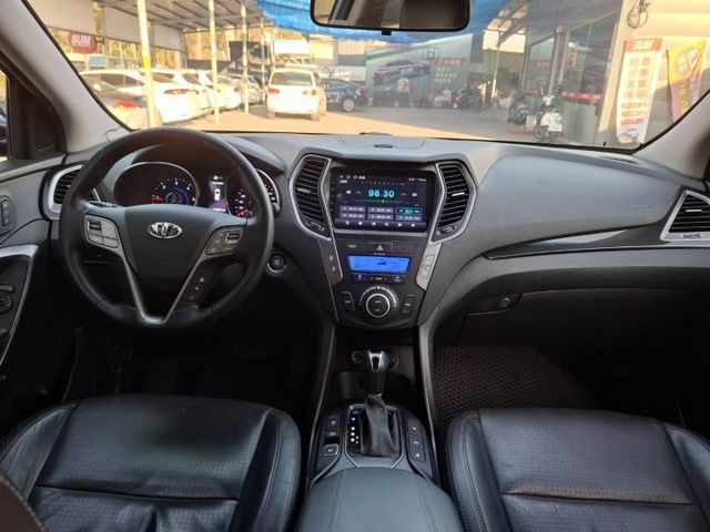 2014年 Santa Fe 2.2 4WD 運動休旅車(實際配備以現場實車為準)  第8張相片