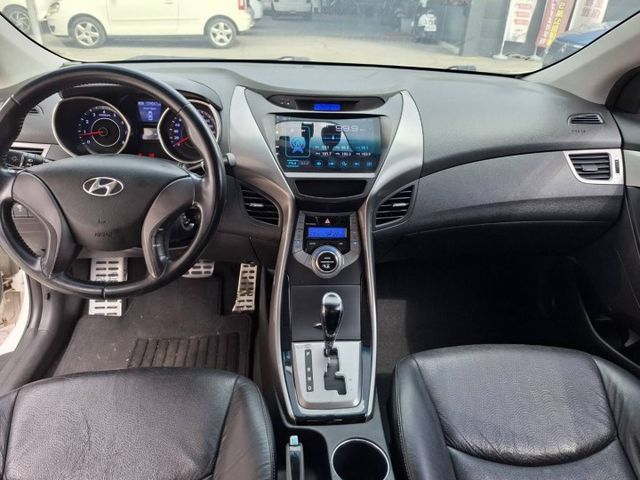 2013年 Elantra 1.8 豪華版 (實際配備以現場實車為準)  第7張相片