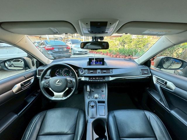 LEXUS凌志 CT200H  第5張相片