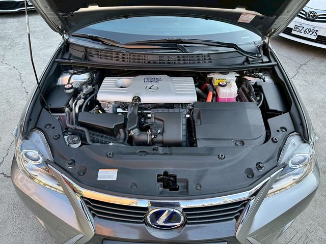 LEXUS凌志 CT200H  第6張相片