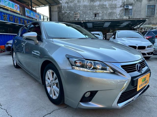LEXUS凌志 CT200H  第7張相片