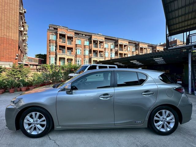 LEXUS凌志 CT200H  第10張相片
