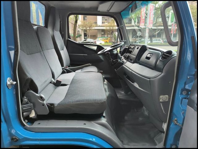 MITSUBISHI三菱 CANTER  第8張相片
