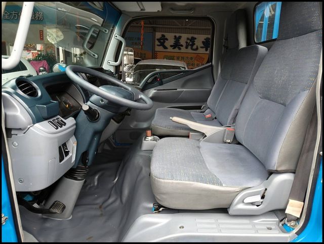 MITSUBISHI三菱 CANTER  第9張相片